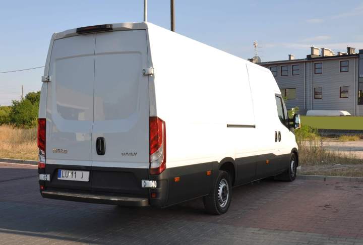 shutterstock 1907545777